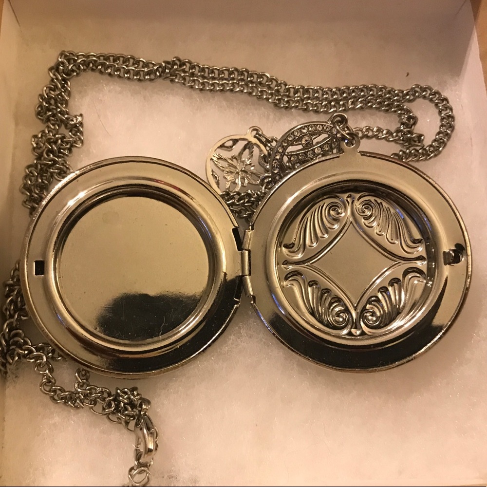 Silver Locket - Picture 5 of 6